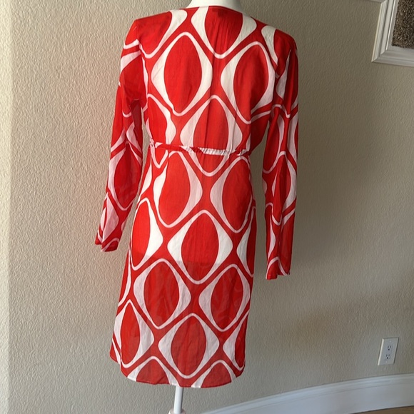 Echo coverup in red and white. Size medium. Runs a little small. - Picture 4 of 6